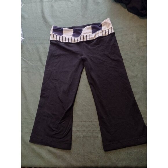 Lululemon Black cropped leggings  with black and white striped band. Size 6 - Picture 1 of 4